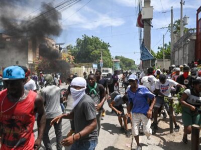 Haitianos salen indignados por violencia en Puerto Príncipe