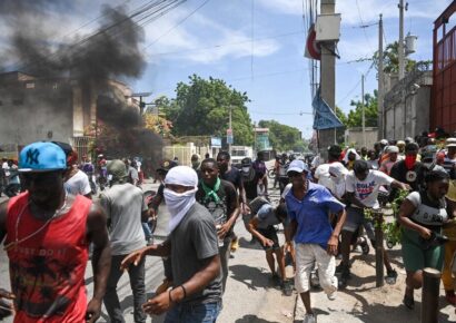 Haitianos salen indignados por violencia en Puerto Príncipe