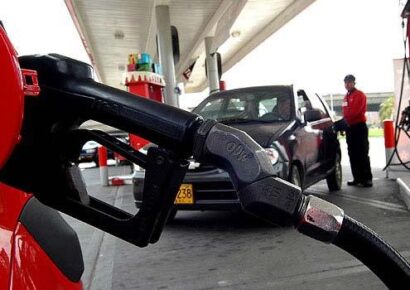 El gobierno mantiene estables los precios de combustibles