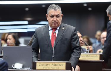 Gustavo Sánchez critica acción de activistas provida en la Cámara de Diputados