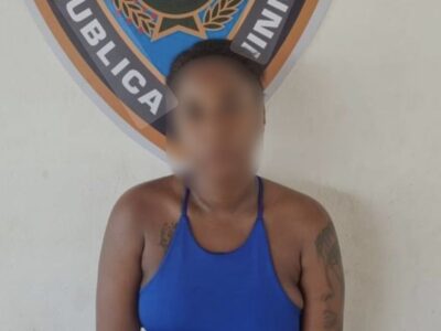 Mujer detenida por cortar cuero cabelludo a su hija