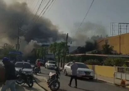 Tragedia en Samaná: Incendio en ferretería cobra la vida de dos jóvenes