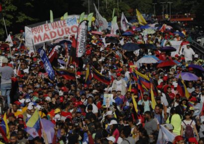 Chavismo y oposición se enfrentan en marchas por la reelección de Maduro en Venezuela