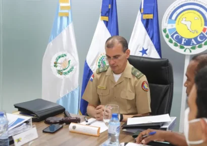 Comandante del Ejército General supervisa la zona fronteriza