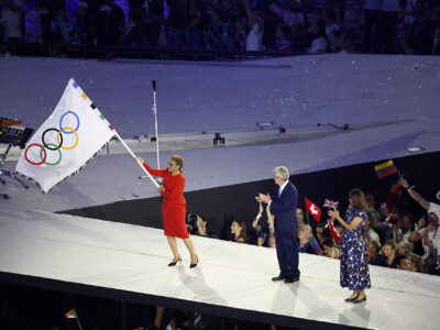 París entrega la bandera olímpica  2028 a los Ángeles