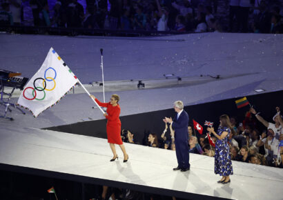 París entrega la bandera olímpica  2028 a los Ángeles