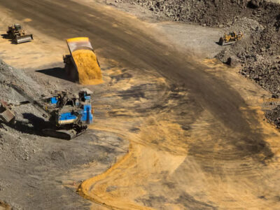 Economistas y empresarios favorecen exploración y explotación relacionados con recursos mineros