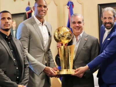 El presidente Luis Abinader honra a Al Horford con la orden del mérito en el grado de caballero