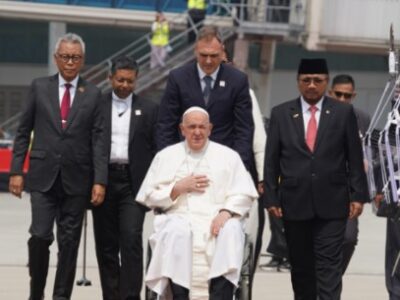 Arrestan en Indonesia a siete sospechosos de querer asesinar al papa Francisco con arcos y flechas