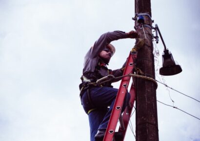 Edesur dominicana trabaja para restablecer el servicio de electricidad en Barahona tras fuertes aguaceros