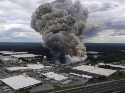 Emergencia en Conyers: Más de 90,000 habitantes aislados por incendio en planta química