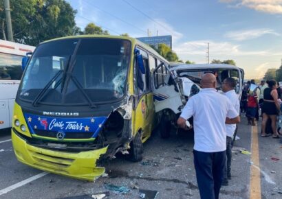 Accidente múltiple en la Autopista 6 de Noviembre deja cuatro heridos