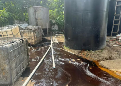 Desmantelan fábrica ilegal de alcohol adulterados y productos contaminantes en Quisqueya