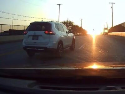 Niña de 8 años conduce a toda velocidad la camioneta de sus padres