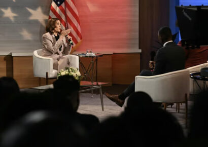 Critican a Kamala por irse deprisa de confusa entrevista donde dio repuestas sin sustancia