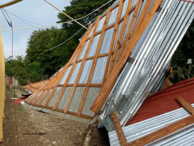 Escuela en Bánica sufre daños por intensas lluvias y requiere asistencia urgente