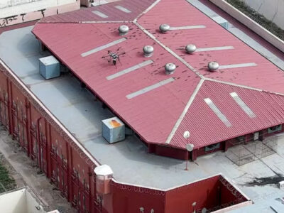 Explosión de dron bomba devasta techo de cárcel de máxima seguridad en Guayaquil