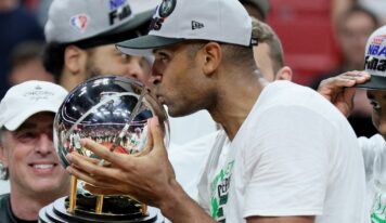 Al Horford regresa a RD con el trofeo de la NBA