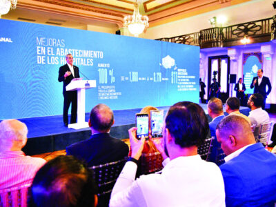 Abinader anuncia eliminación de restricción en renovación de licencias para mayores de 65 años