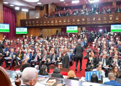 Asamblea Revisora reduce a 170 el número de diputados y aprueba el CNM elija al procurador