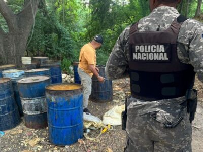 Desmantelan laboratorio clandestino de bebidas adulteradas en Navarrete