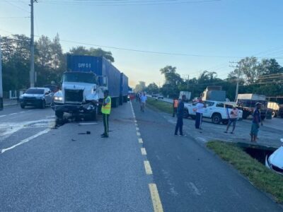 Accidente de tránsito en la autopista Duarte afecta a varias personas