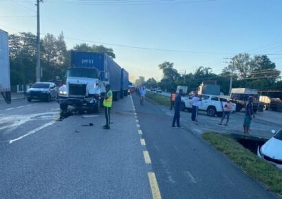 Accidente de tránsito en la autopista Duarte afecta a varias personas