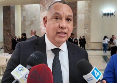 Alexis Jiménez: Abinader «es el primer presidente que en vez de buscar poder se ha quitado poder»