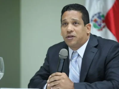 Carlos Pimentel en la lista de los funcionarios con dos cargos en el Gobierno