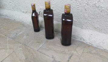 Desarticulan tres botellas con cocaína líquida; apresan colombiano