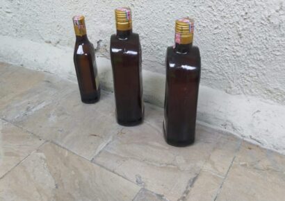 Desarticulan tres botellas con cocaína líquida; apresan colombiano