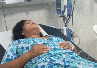 Madre de Paula Santana es hospitalizada luego de ataques en redes por supuesta negociación