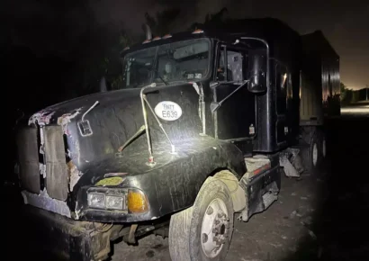 Conductor abandona camión con 67 paquetes de cocaína; DNCD incauta 371 en dos acciones distintas