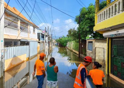 Lluvias causan inundación en Santiago