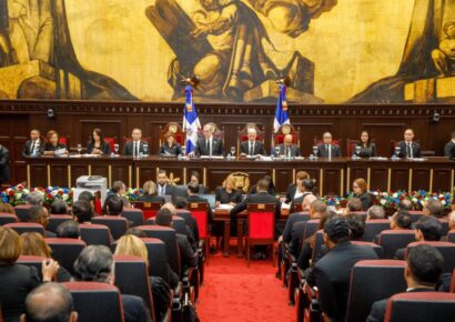 Charlie Mariotti llama al gobierno como “hipócrita” y lo acusa de manipulación constitucional