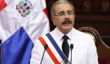 Danilo Medina se inscribe para presidir el PLD en un nuevo proceso electoral