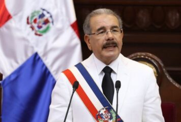 Danilo Medina se inscribe para presidir el PLD en un nuevo proceso electoral