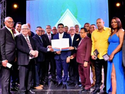 El ministro de Deportes anuncia aporte de 2 millones para remozar casa club de la ACDS