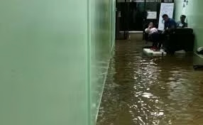 Se inunda la emergencia del hospital Cabral y Báez de Santiago