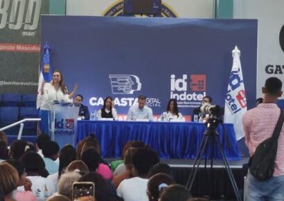 Indotel impulsa la inclusión digital con entrega de canastas sociales a mujeres en situación vulnerable