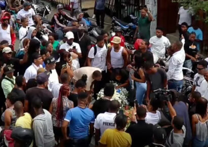 Sepultan a Dioelmi y su esposa en un acto de luto y justicia