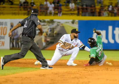 «Las Águilas caen en su quinto juego consecutivo; las Estrellas brillan con un triunfo»