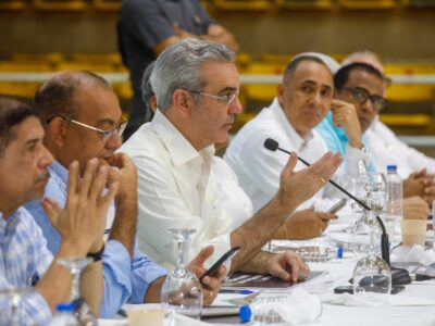 Abinader se reúne con organizaciones comunitarias en San Pedro de Macorís