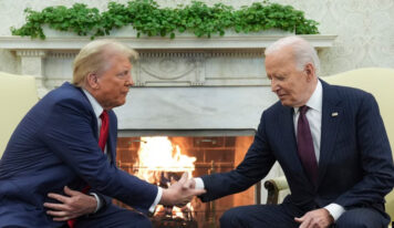 Trump llega a Washington para iniciar la transición de poderes con Biden