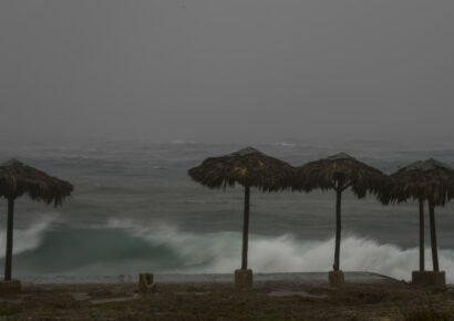 Huracán Rafael deja daños en Cuba y avanza por el Golfo de México con vientos de 165 km/h