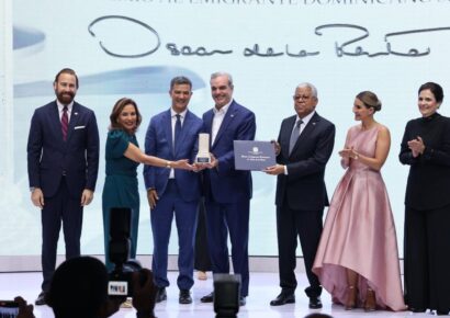 MIREX entrega Premio al Emigrante Dominicano Oscar de la Renta