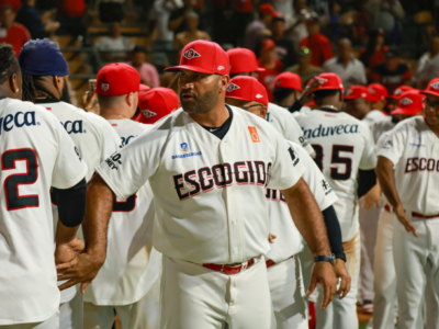 Los Leones del Escogido vencen a los toros del Este en 11 entradas y rompen Racha Negativa