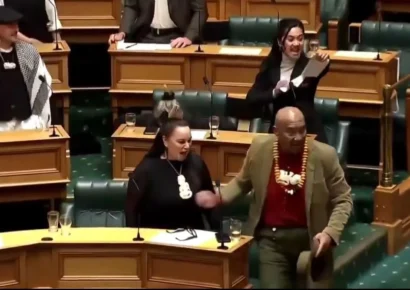 Protesta Maorí sacude el parlamento de Nueva Zelanda con una poderosa haka