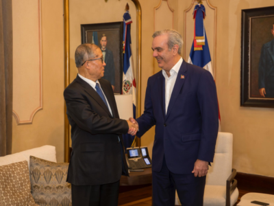 Abinader recibe visita al vicepresidente de la Asamblea Nacional de China