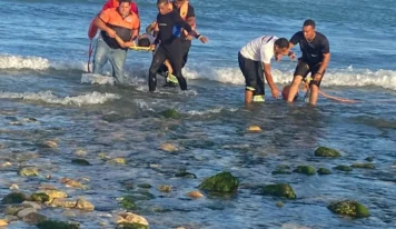 Mujer se lanza al océano con fines suicidas por tardanza en la Justicia